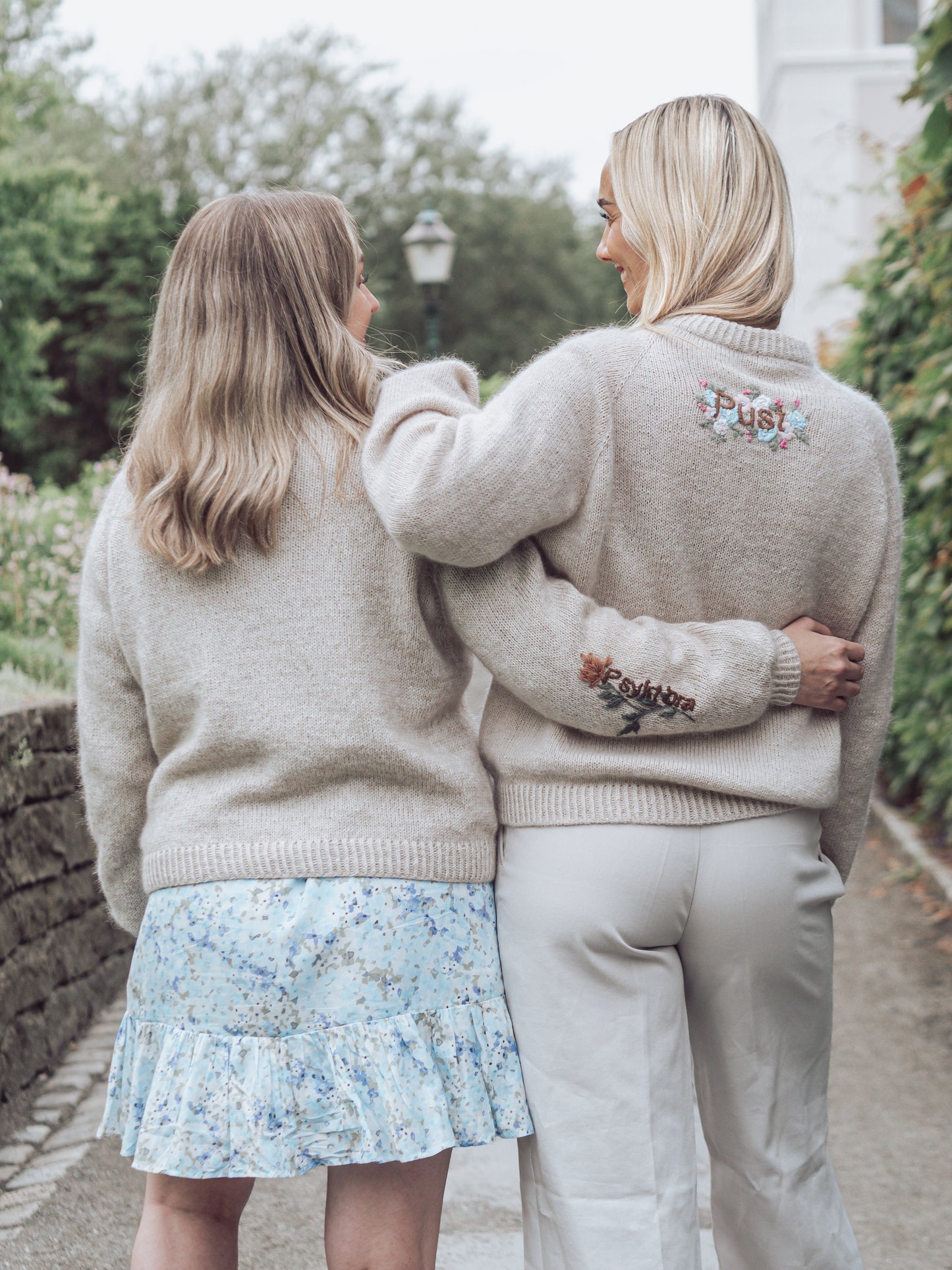 Psykt bra broderi - buet blomst